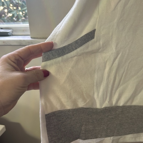 NWT cream and gray lightweight sweater. - Picture 2 of 3